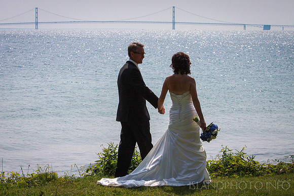 Might Mackinac bridge